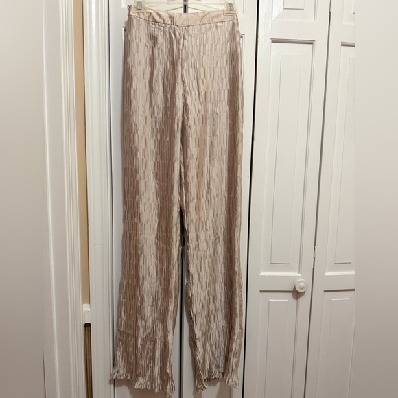 PrettyLittlething Oatmeal Plisse wide leg pants size 2 Dressy classy evening out - Picture 4 of 10